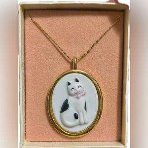 Vintage Ceramic B&W Cat with Bow Tie Cameo Necklace Large Pendant Hallmark